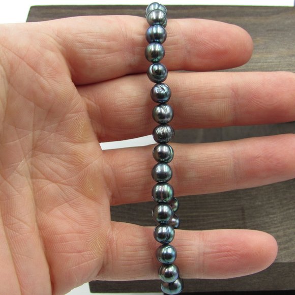 Jewelry - Dyed Pearl Expandable Bracelet Vintage Elegant